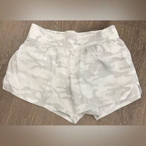 Gap - GapFit Women’s White/Grey Camo 3” Running Shorts - Size S